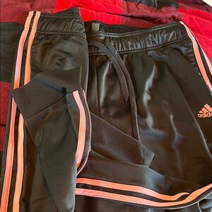 Adidas women’s 2x workout jogger pants black with pink stripe. NWT
